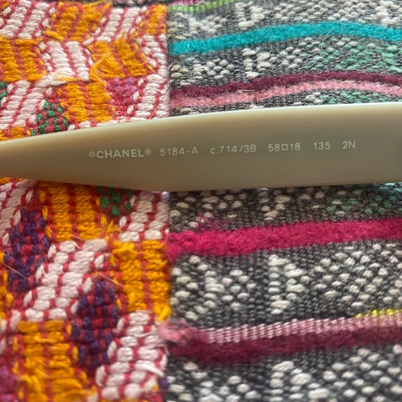 CHANEL Quilted Pearl Tortoise Oval Sunglasses - Picture 8 of 8